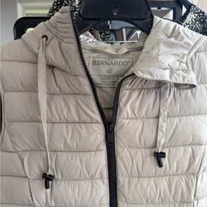 Bernardo Women's Light Gray Puffer Jacket